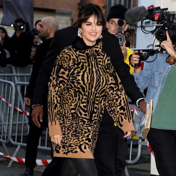 selena gomez sweter z printem oversize